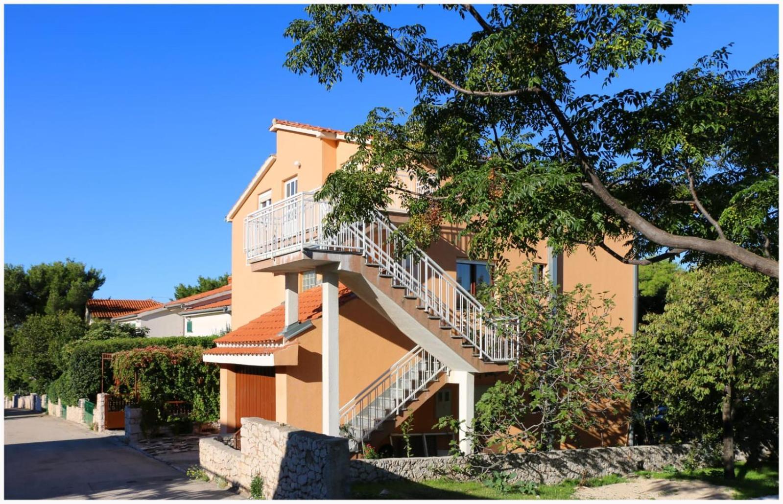 Apartments Bilo Near Primošten Zimmer foto