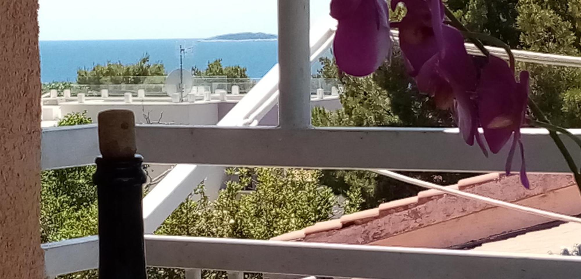 Apartments Bilo Near Primošten Zimmer foto